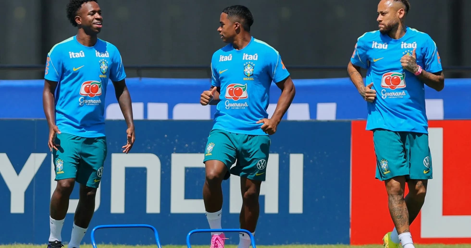 Jugadores de Brasil entrenando para el Mundial Jugadores de Brasil entrenando para el Mundial