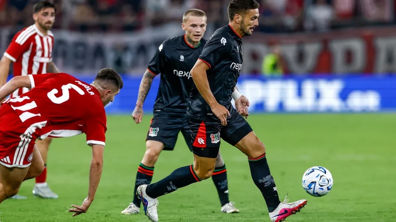 Jugadores de NEC Nijmegen en acción Jugadores de NEC Nijmegen en acción
