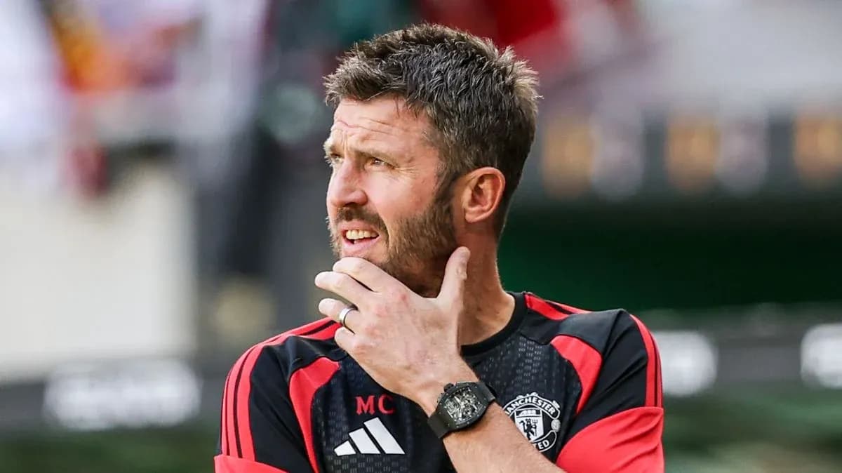 Entrenador de Manchester United en la línea de banda Entrenador de Manchester United en la línea de banda