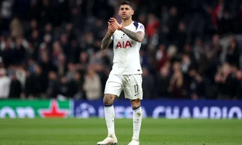 Jugador aplaudiendo a la afición después del partido Jugador aplaudiendo a la afición después del partido
