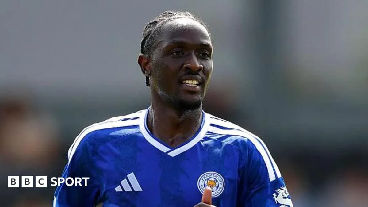 Jugador de Leicester City en el campo durante el partido Jugador de Leicester City en el campo durante el partido
