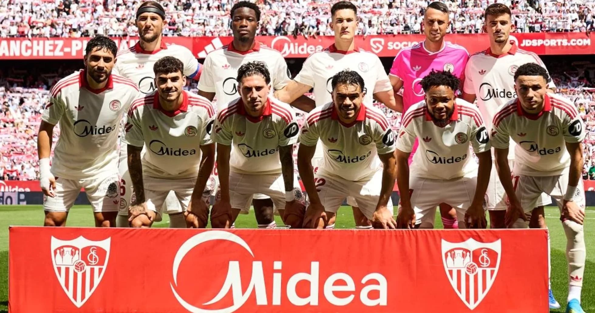 Equipo de Sevilla posando antes del partido Equipo de Sevilla posando antes del partido