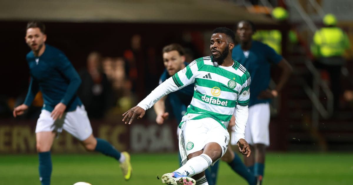 Jugador de Celtic en acción durante el partido Jugador de Celtic en acción durante el partido