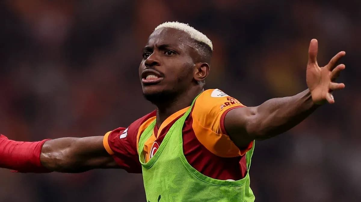 Jugador de Galatasaray celebrando un gol en partido Jugador de Galatasaray celebrando un gol en partido