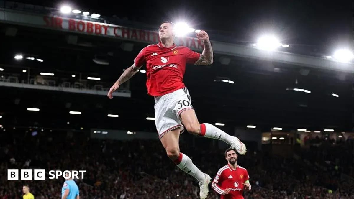 Jugador de Manchester United celebrando un gol en el estadio Jugador de Manchester United celebrando un gol en el estadio
