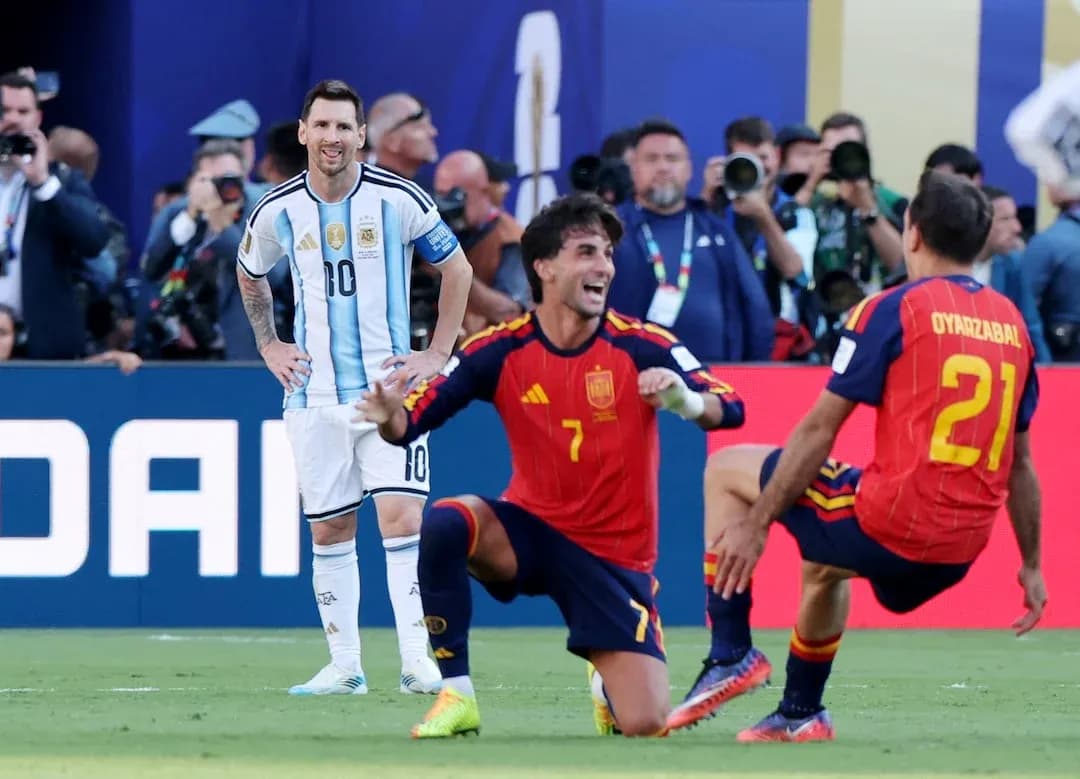 Lionel Messi durante el partido contra España Lionel Messi durante el partido contra España
