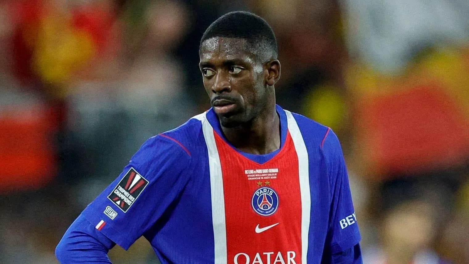 Jugador de PSG en acción durante el partido Jugador de PSG en acción durante el partido
