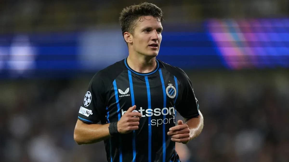 Jugador de Club Brugge en el campo durante partido Jugador de Club Brugge en el campo durante partido