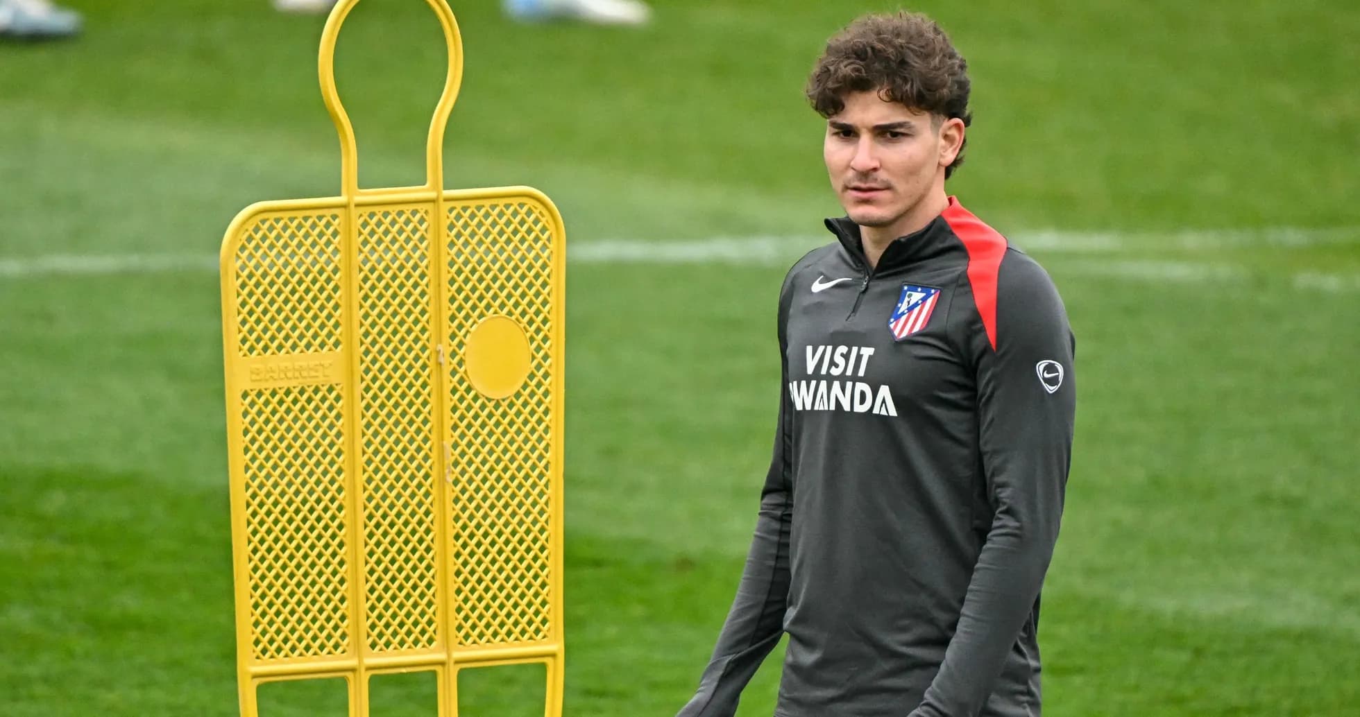 Jugador de Atlético de Madrid en sesión de entrenamiento Jugador de Atlético de Madrid en sesión de entrenamiento