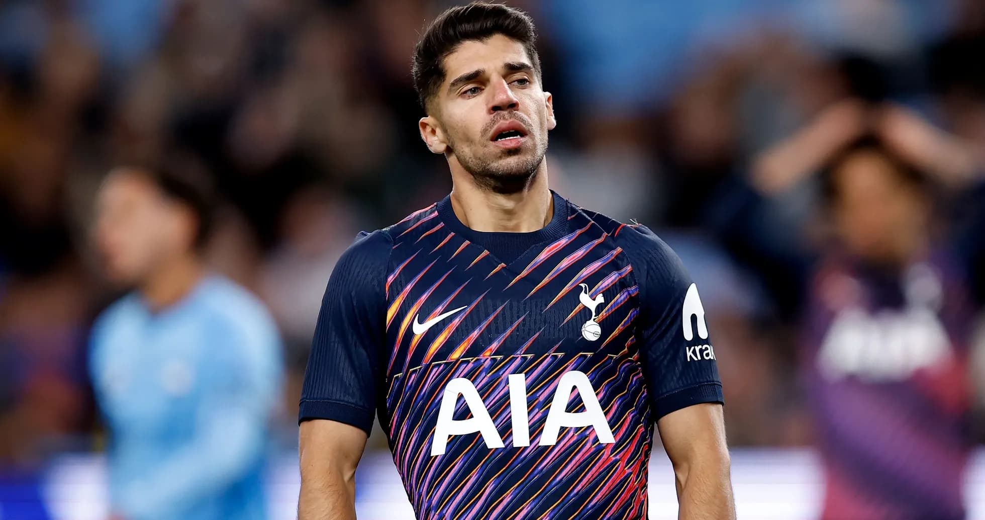Jugador de Tottenham con camiseta en partido Jugador de Tottenham con camiseta en partido