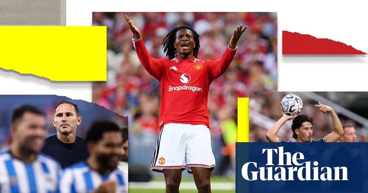 Jugador de Manchester United reclamando durante el partido Jugador de Manchester United reclamando durante el partido