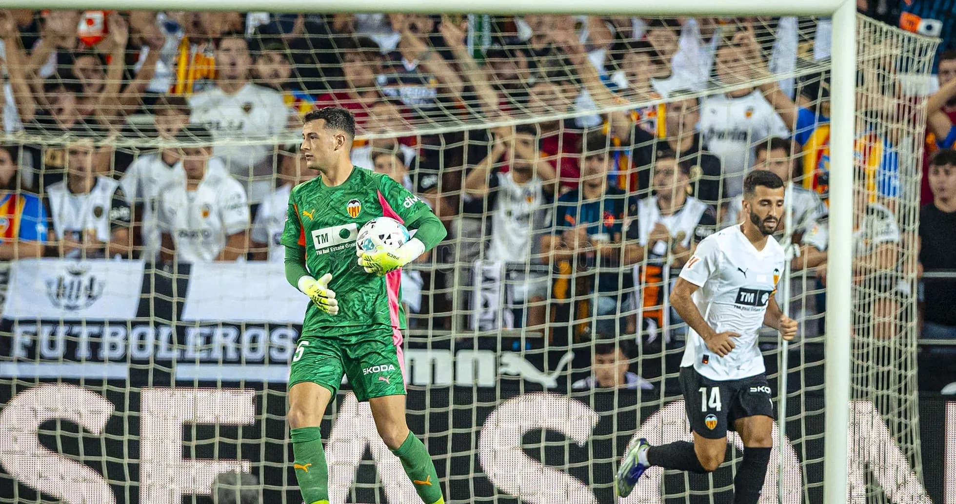 Portero de Valencia durante el partido Portero de Valencia durante el partido