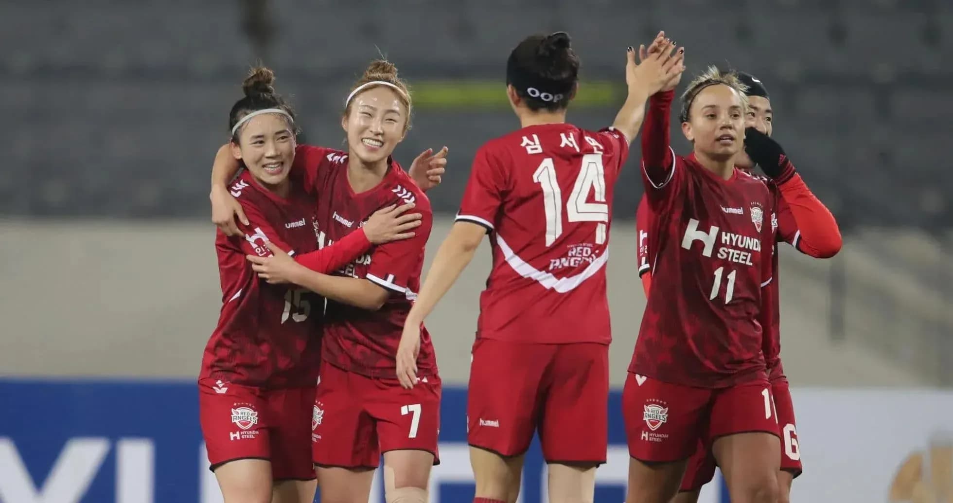 Jugadoras celebrando un gol del Incheon Red Angels Jugadoras celebrando un gol del Incheon Red Angels