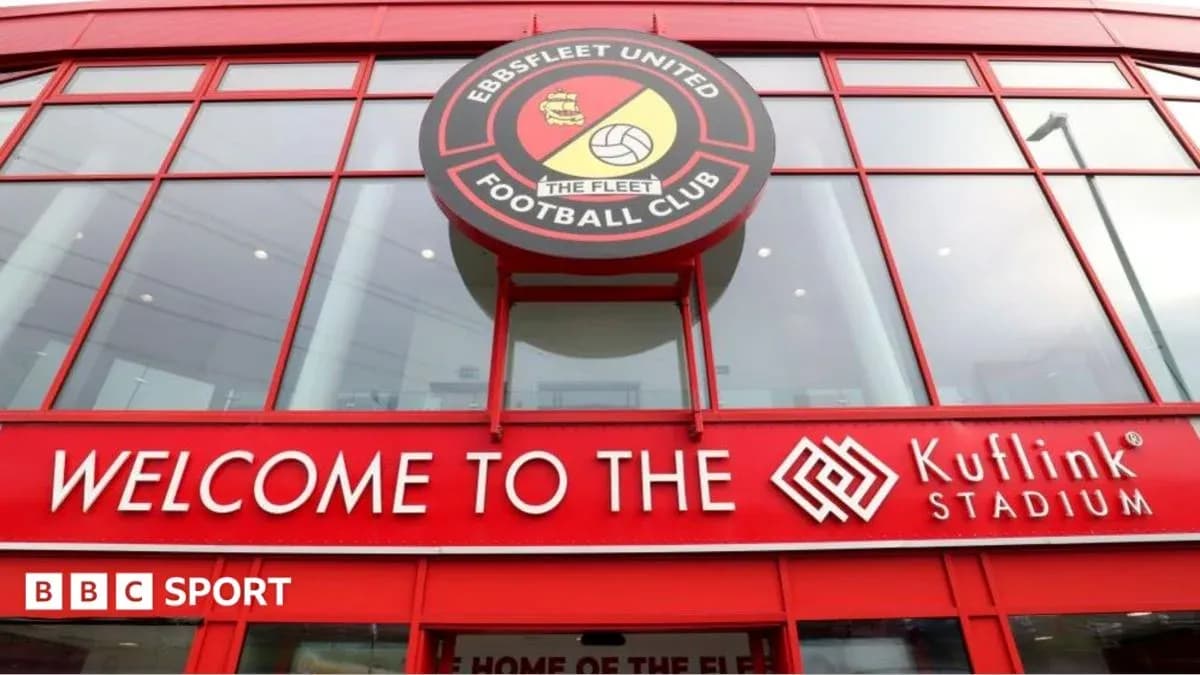 Exterior del estadio Kuflink de Ebbsfleet United Exterior del estadio Kuflink de Ebbsfleet United