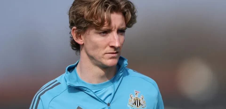 Jugador de Newcastle United en sesión de entrenamiento Jugador de Newcastle United en sesión de entrenamiento