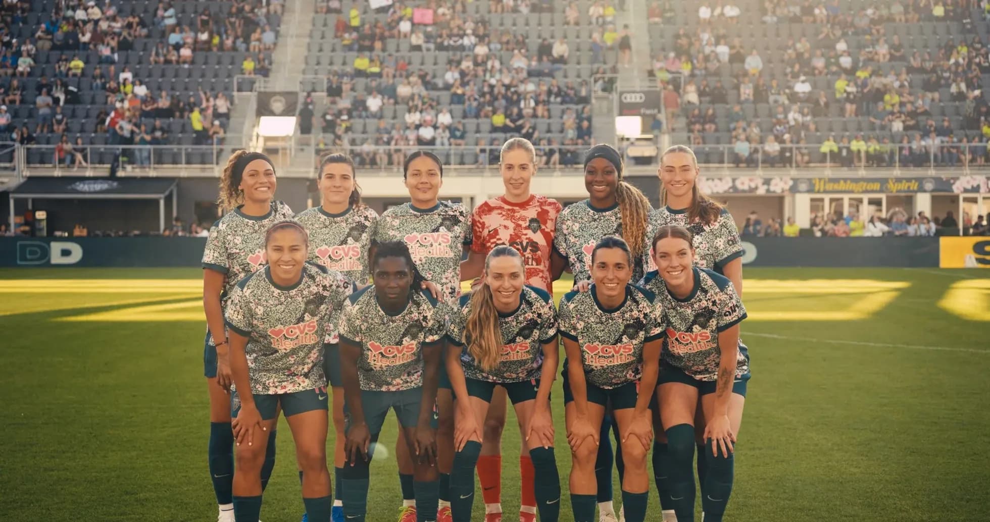 Equipo de Washington Spirit posando en el campo Equipo de Washington Spirit posando en el campo