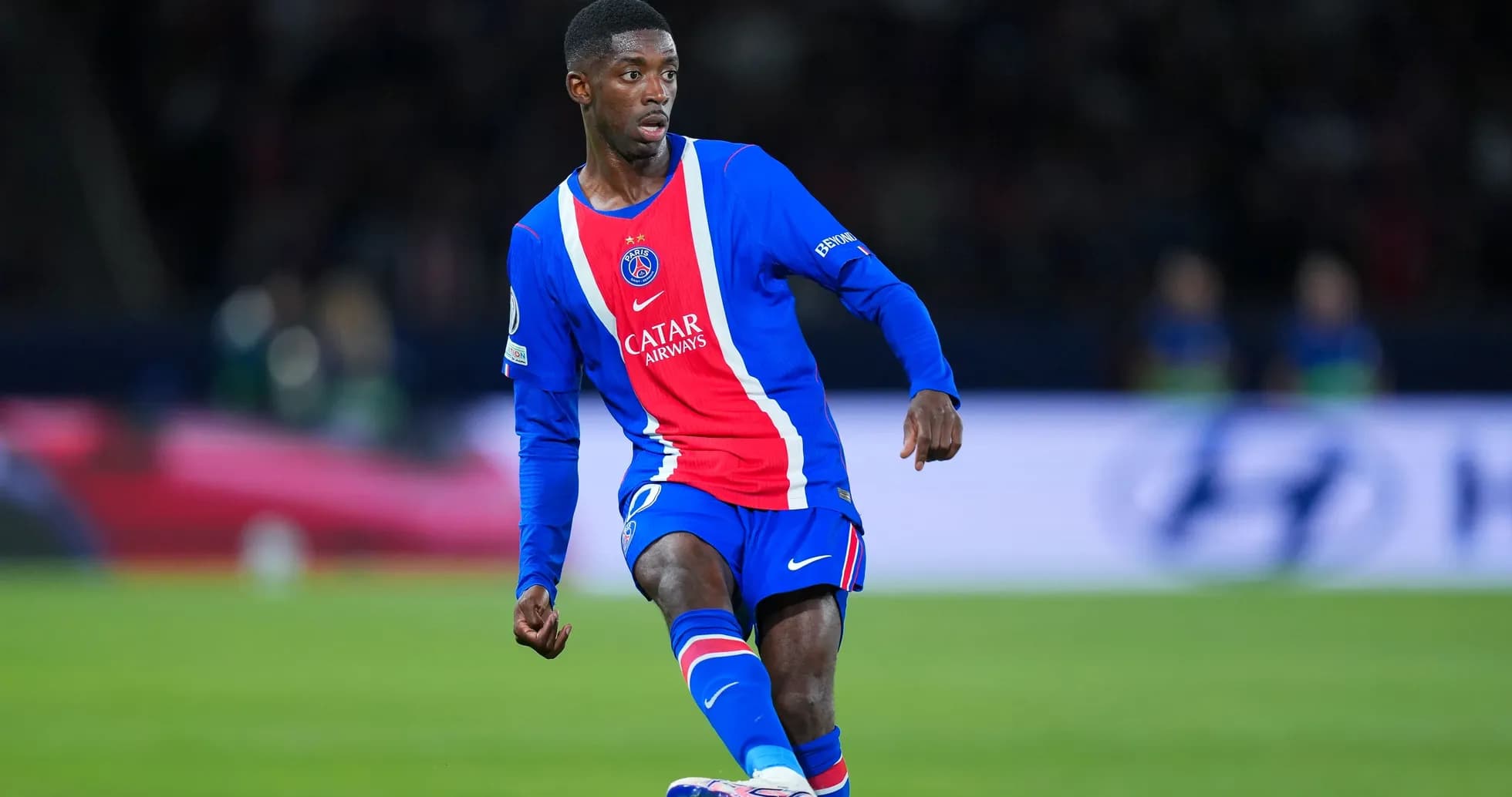 Jugador de PSG en acción durante un partido Jugador de PSG en acción durante un partido