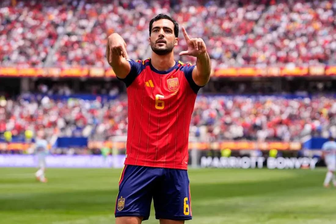 Jugador español celebrando un gol en partido Jugador español celebrando un gol en partido