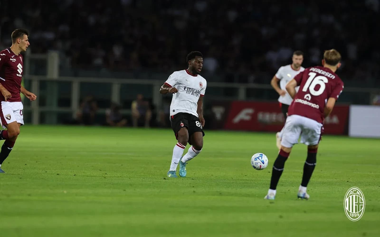Jugadores de Torino y AC Milan en el partido Jugadores de Torino y AC Milan en el partido