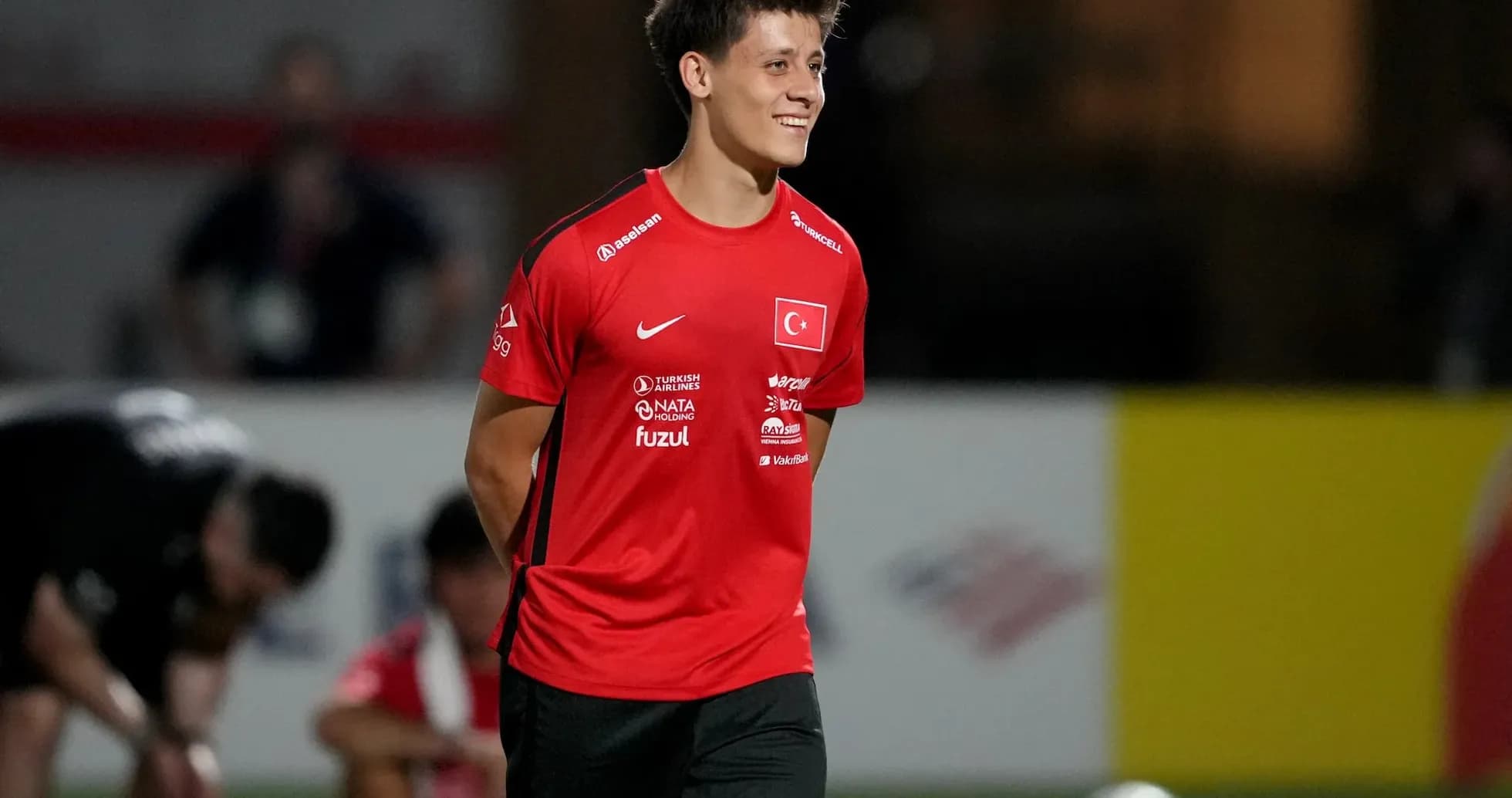 Jugador de Türkiye sonriente durante el entrenamiento Jugador de Türkiye sonriente durante el entrenamiento