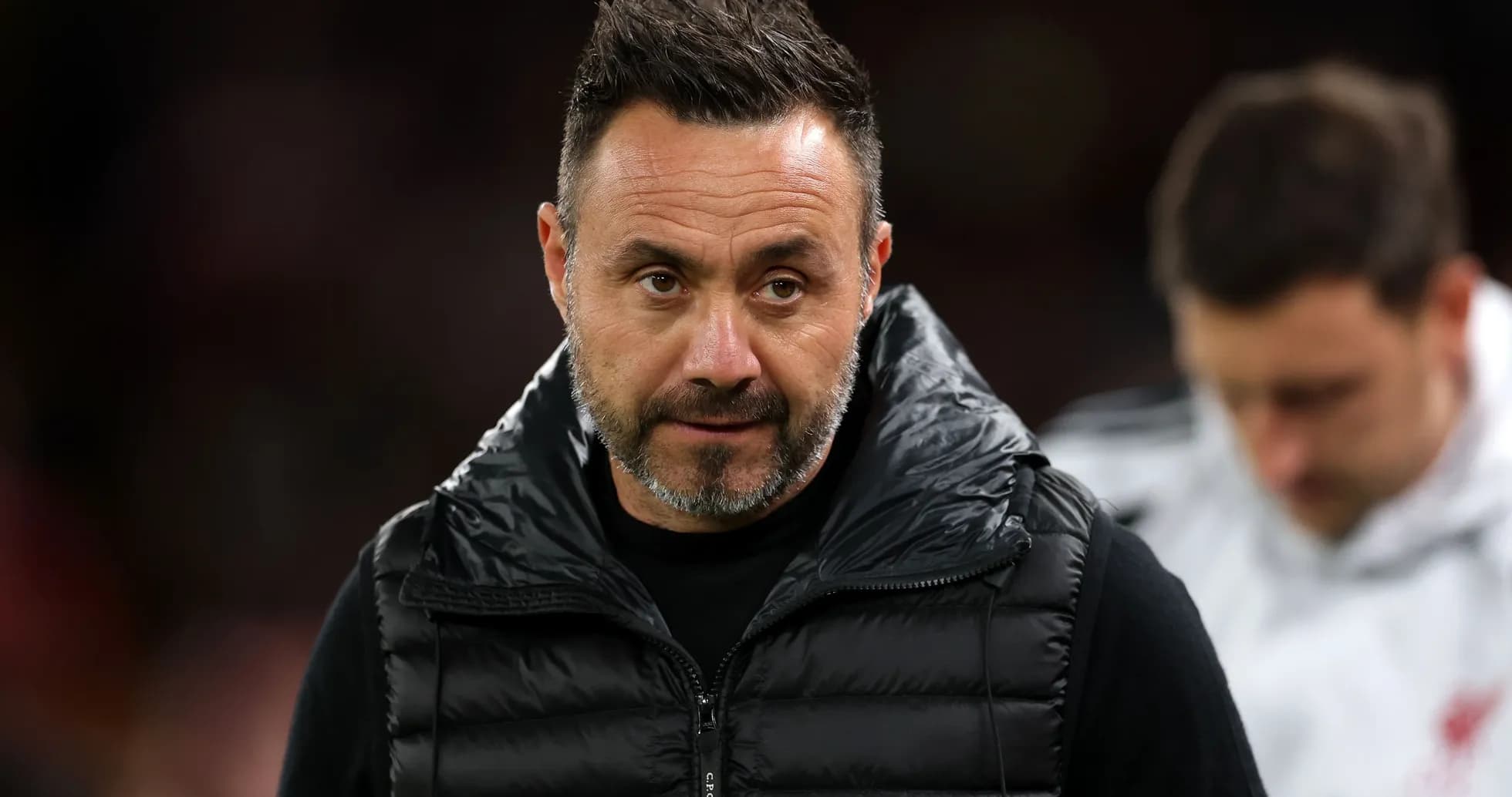 Entrenador en el banquillo durante el partido Entrenador en el banquillo durante el partido
