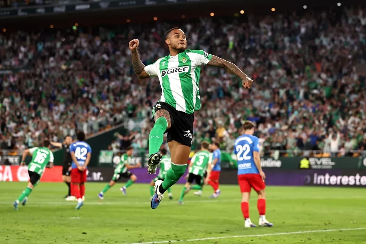 Jugador de Real Betis celebrando un gol Jugador de Real Betis celebrando un gol