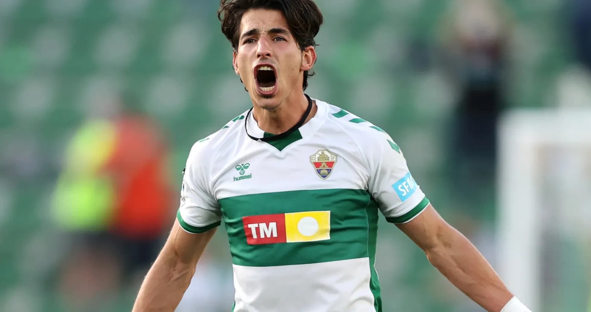 Jugador de Elche celebrando un gol Jugador de Elche celebrando un gol