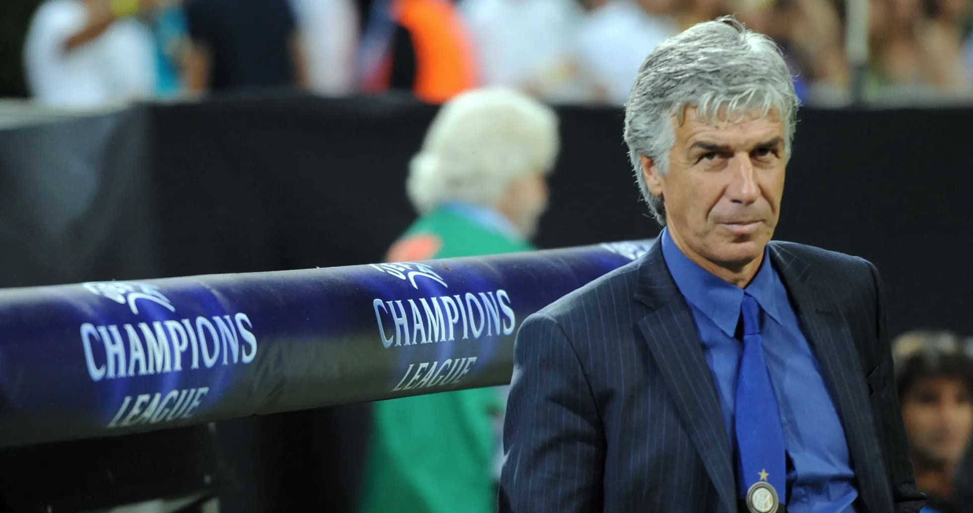Entrenador en el banquillo durante la Champions League Entrenador en el banquillo durante la Champions League