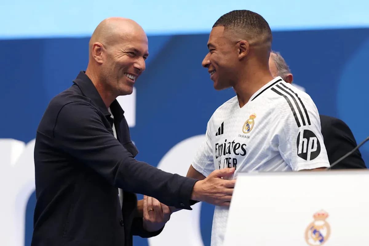 Zinedine Zidane y Kylian Mbappé en evento de presentación Zinedine Zidane y Kylian Mbappé en evento de presentación