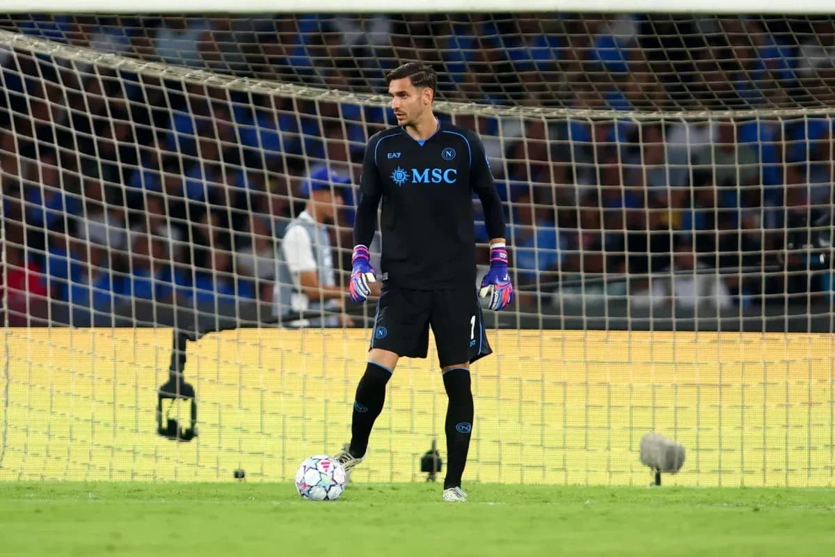 Portero de Napoli preparándose para el juego Portero de Napoli preparándose para el juego
