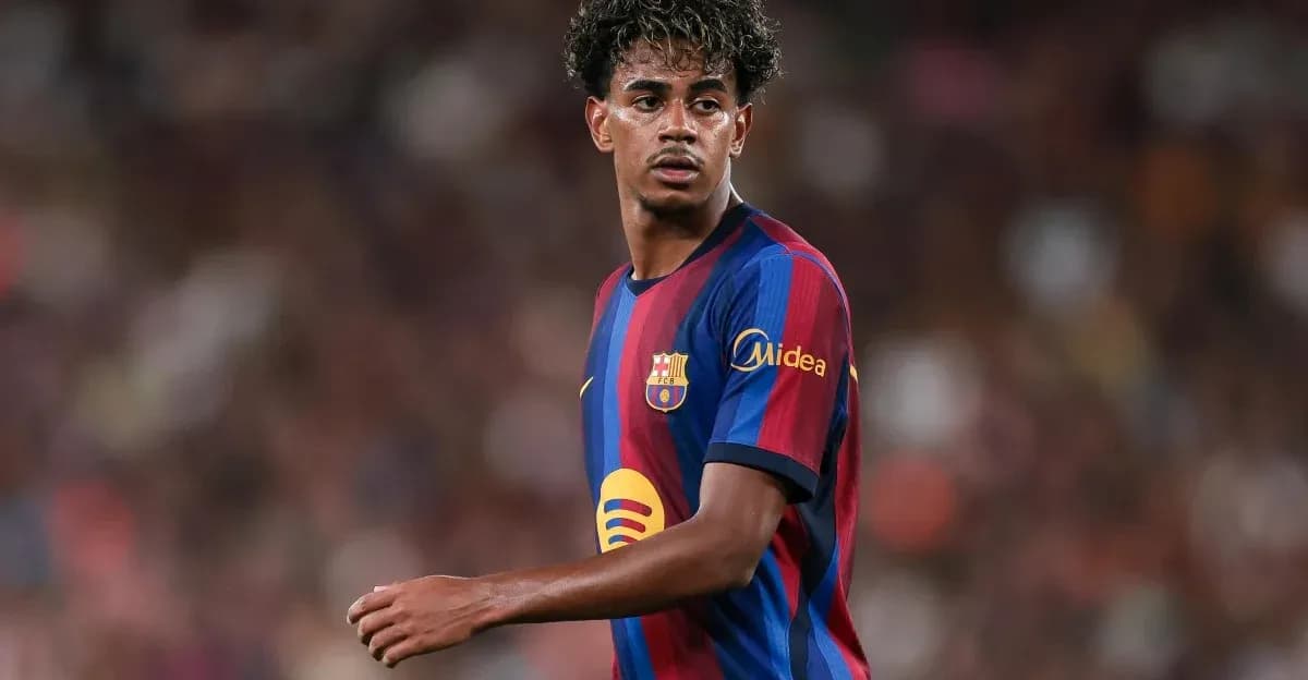 Jugador de Barcelona en acción durante el partido Jugador de Barcelona en acción durante el partido