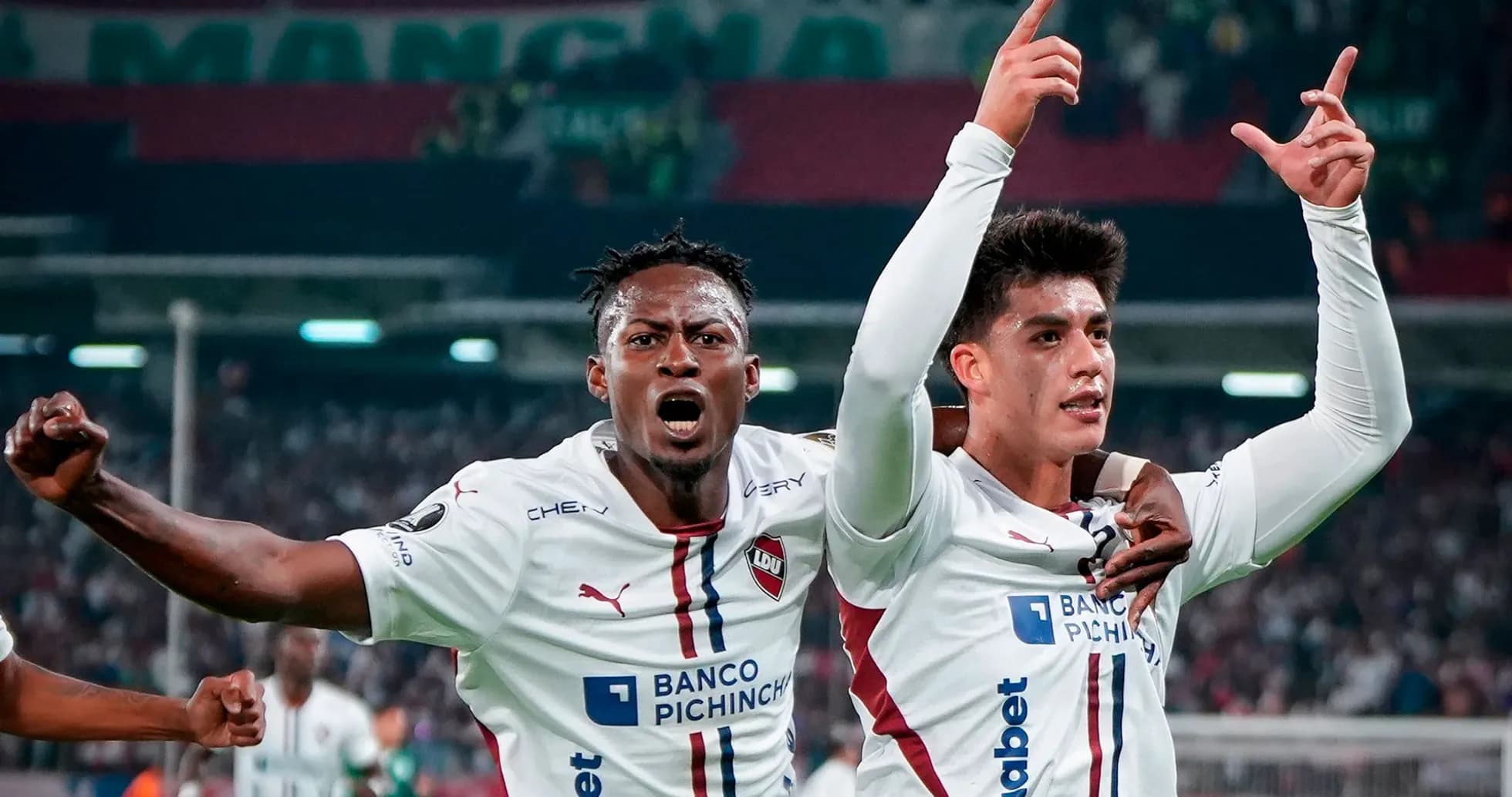 Jugadores de LDU celebrando un gol Jugadores de LDU celebrando un gol