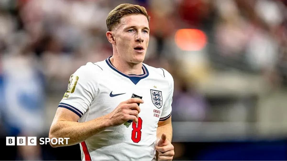 Jugador de Inglaterra corriendo en el campo de juego Jugador de Inglaterra corriendo en el campo de juego