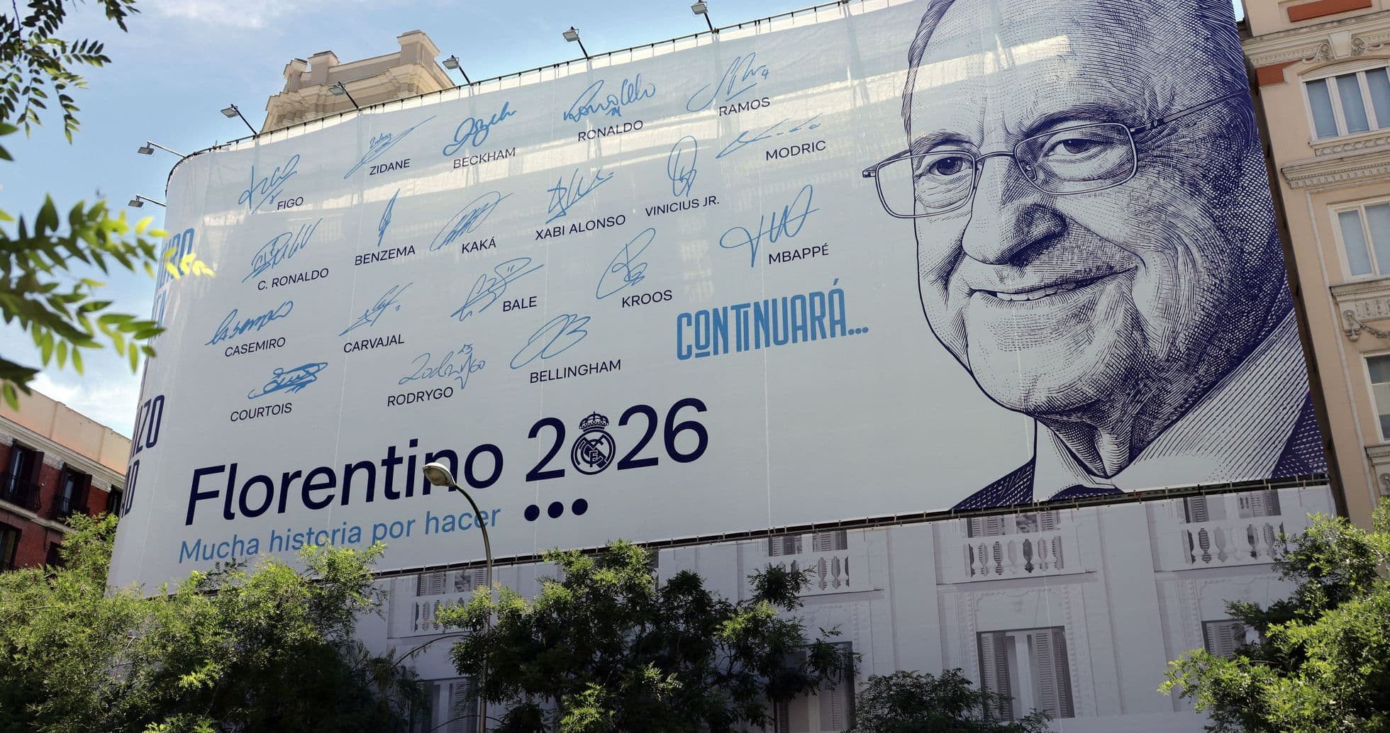 Cartel de apoyo a Florentino Pérez con firmas de jugadores Cartel de apoyo a Florentino Pérez con firmas de jugadores