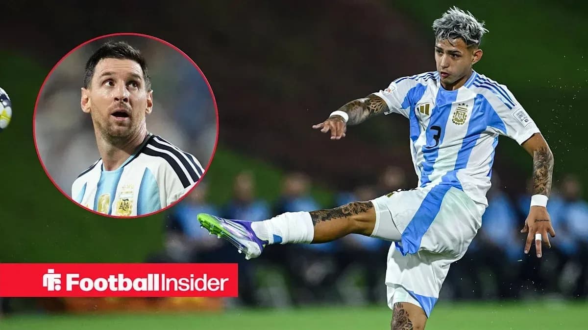 Jugador argentino chutando el balón en partido Jugador argentino chutando el balón en partido