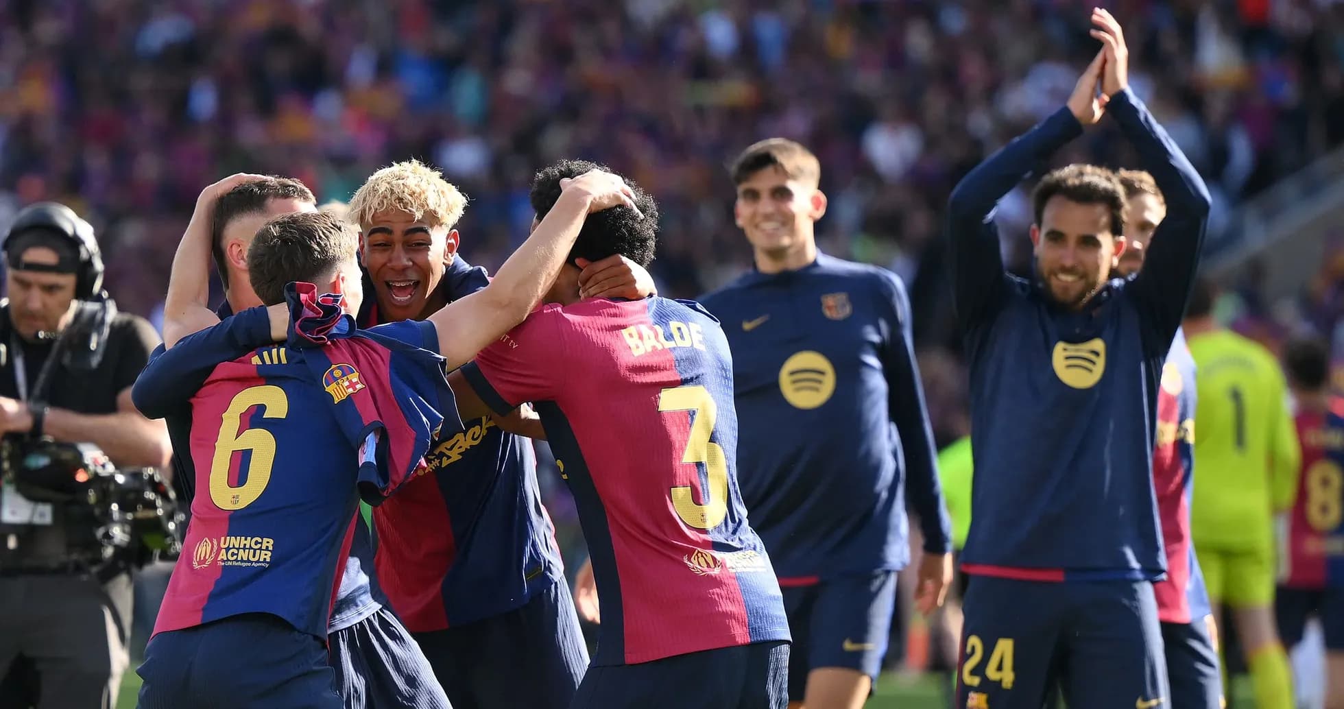 Jugadores del FC Barcelona celebrando una victoria Jugadores del FC Barcelona celebrando una victoria