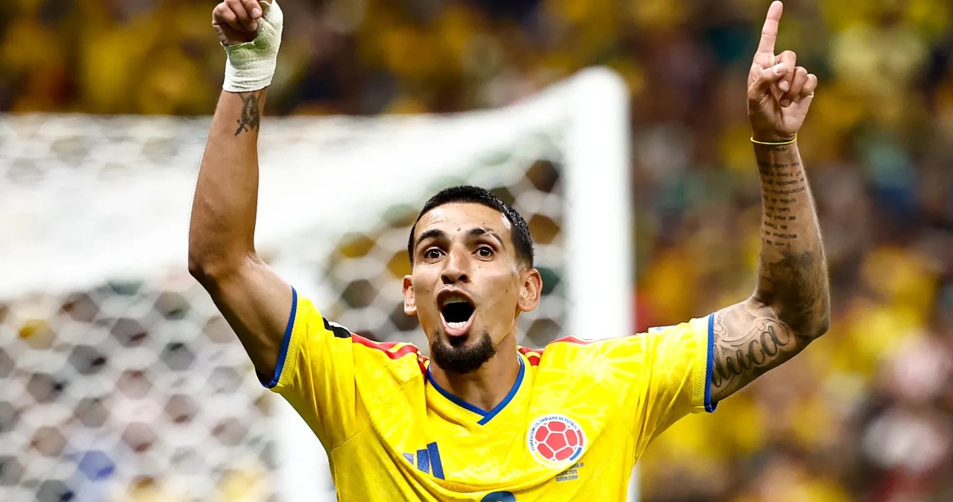 Jugador de Colombia celebrando un gol en el estadio Jugador de Colombia celebrando un gol en el estadio