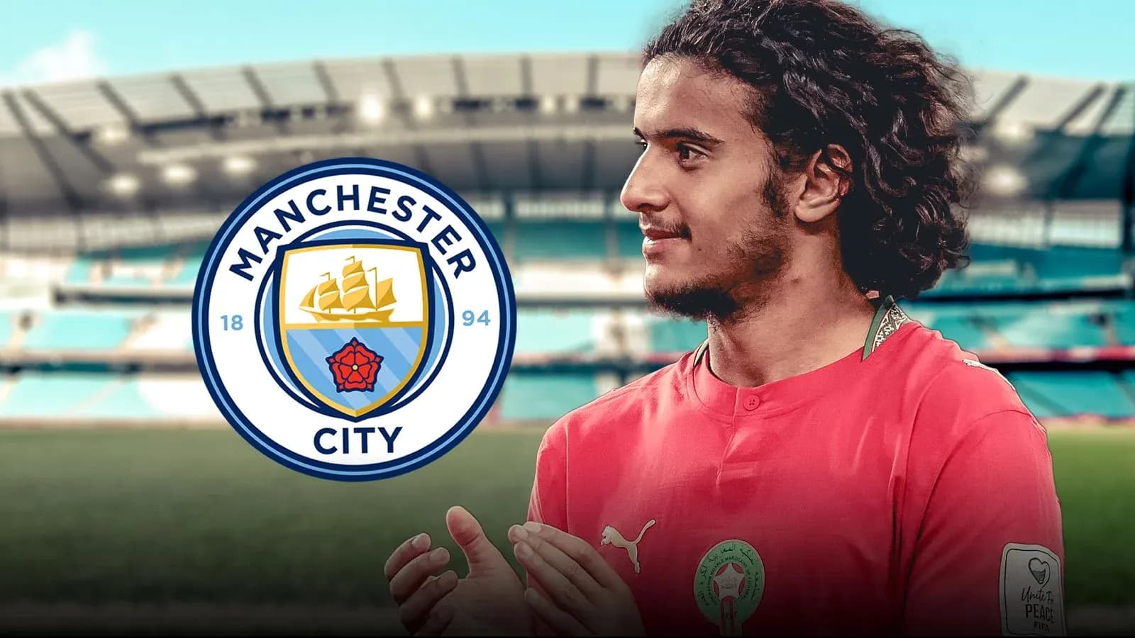 Jugador de Manchester City en campo de fútbol Jugador de Manchester City en campo de fútbol