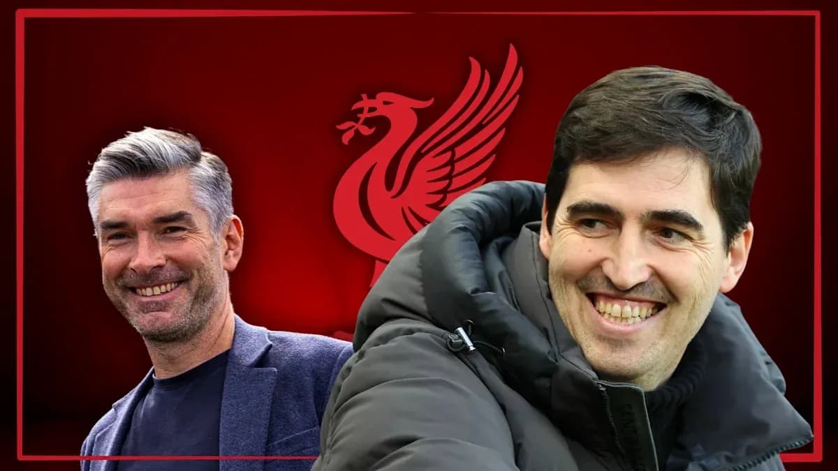 Entrenadores de Liverpool con fondo del club Entrenadores de Liverpool con fondo del club