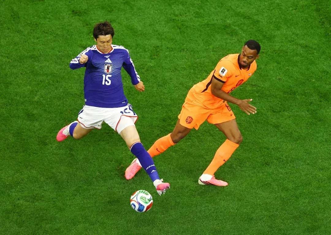 Jugador de Japón y Países Bajos en acción Jugador de Japón y Países Bajos en acción