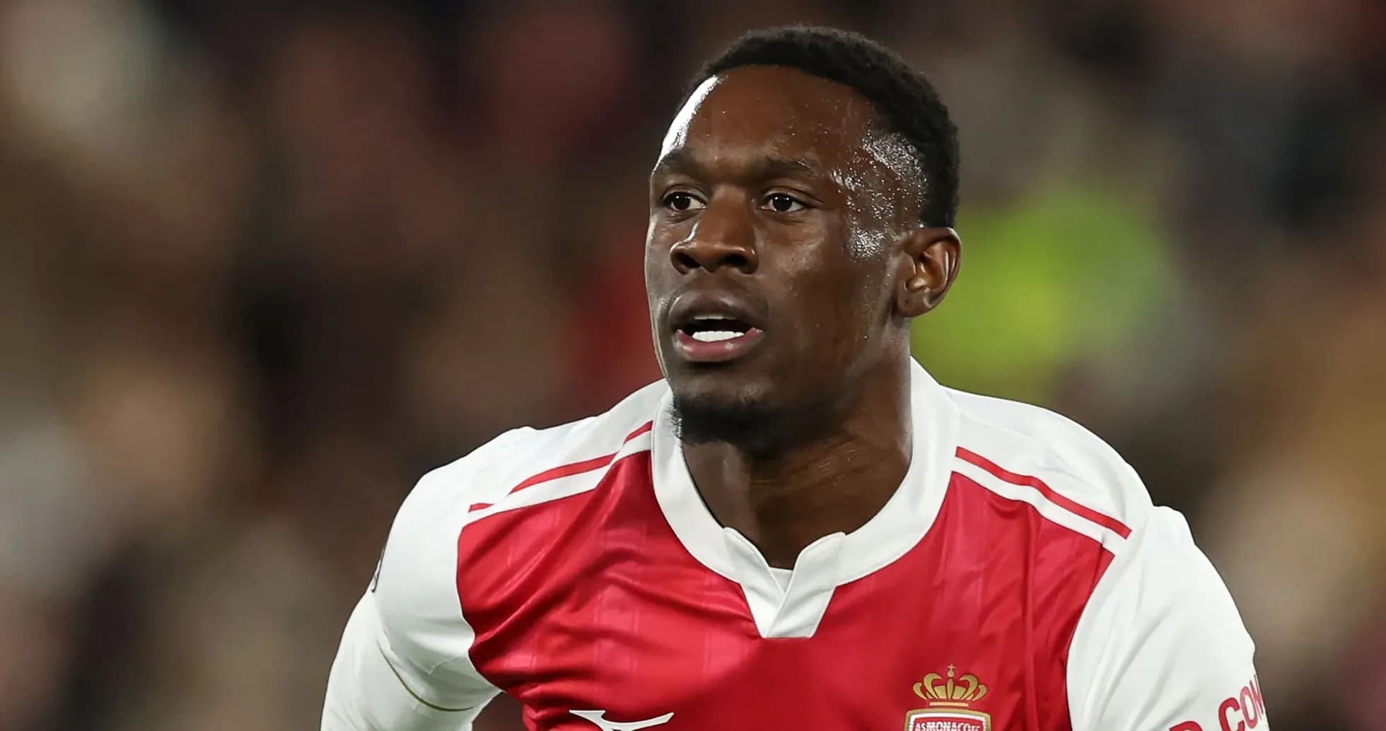 Jugador corriendo con uniforme del AS Monaco Jugador corriendo con uniforme del AS Monaco