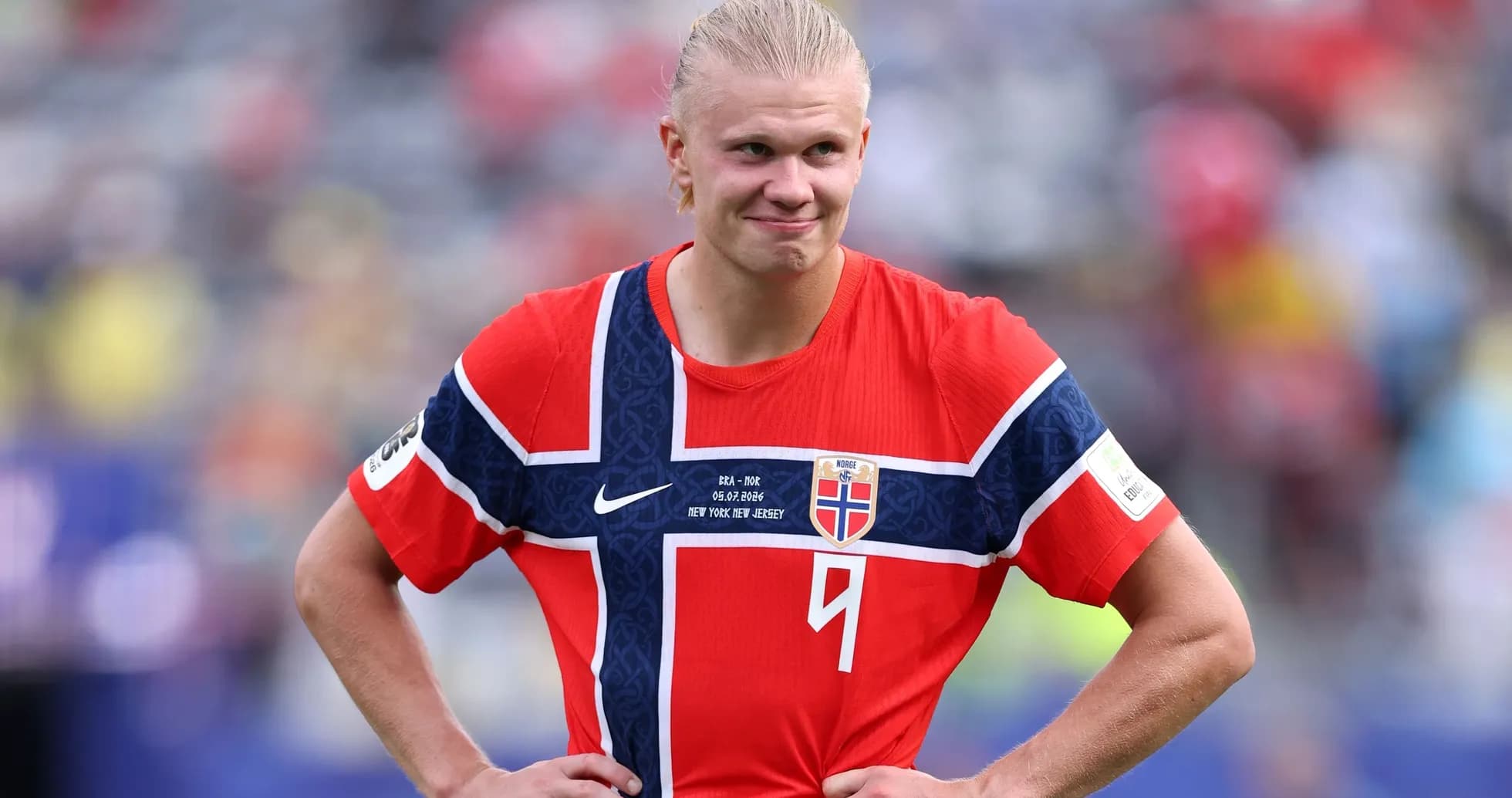Jugador de Noruega en camiseta roja durante el partido Jugador de Noruega en camiseta roja durante el partido