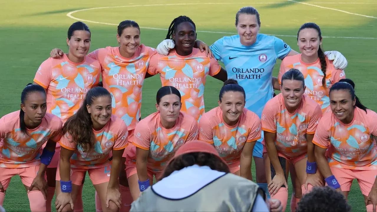 Equipo de Orlando Pride posando para la foto Equipo de Orlando Pride posando para la foto