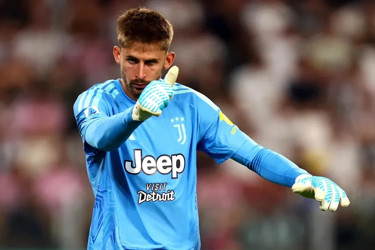 Portero de Juventus dando un pulgar arriba Portero de Juventus dando un pulgar arriba