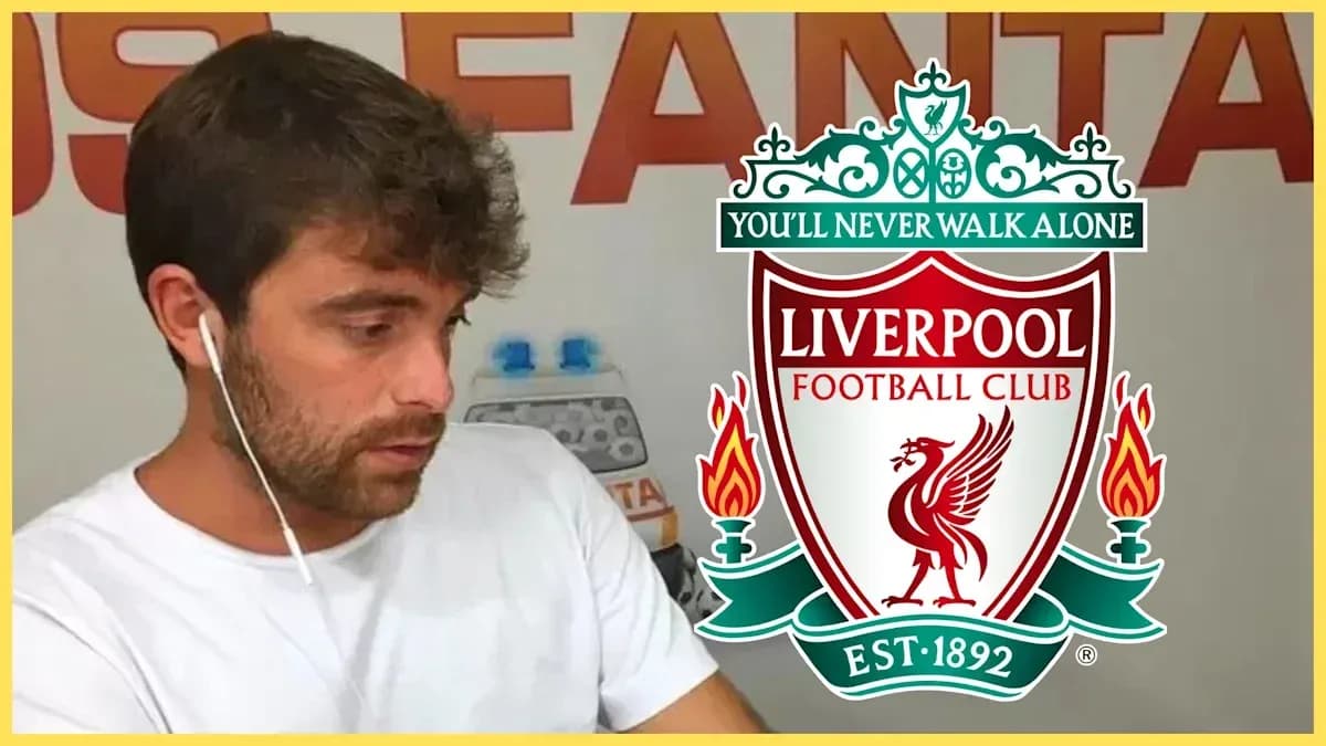 Hombre escuchando con auriculares junto al logo de Liverpool Hombre escuchando con auriculares junto al logo de Liverpool