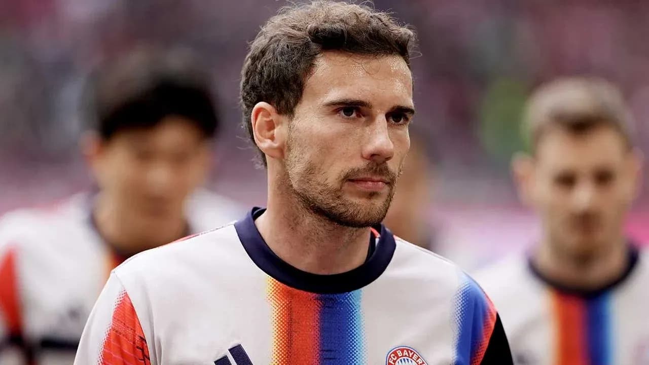 Jugador de Bayern Munich en el campo antes del partido Jugador de Bayern Munich en el campo antes del partido