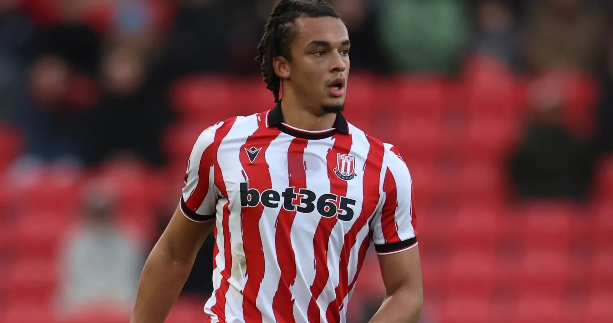 Jugador de Stoke City en acción en el campo Jugador de Stoke City en acción en el campo