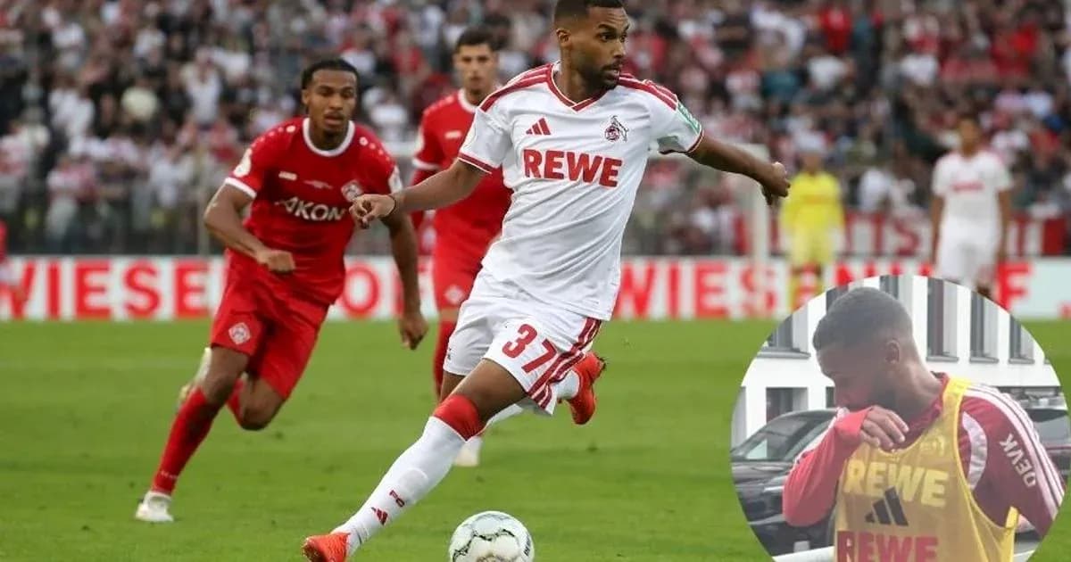 Jugador de FC Köln corriendo con el balón durante el partido Jugador de FC Köln corriendo con el balón durante el partido