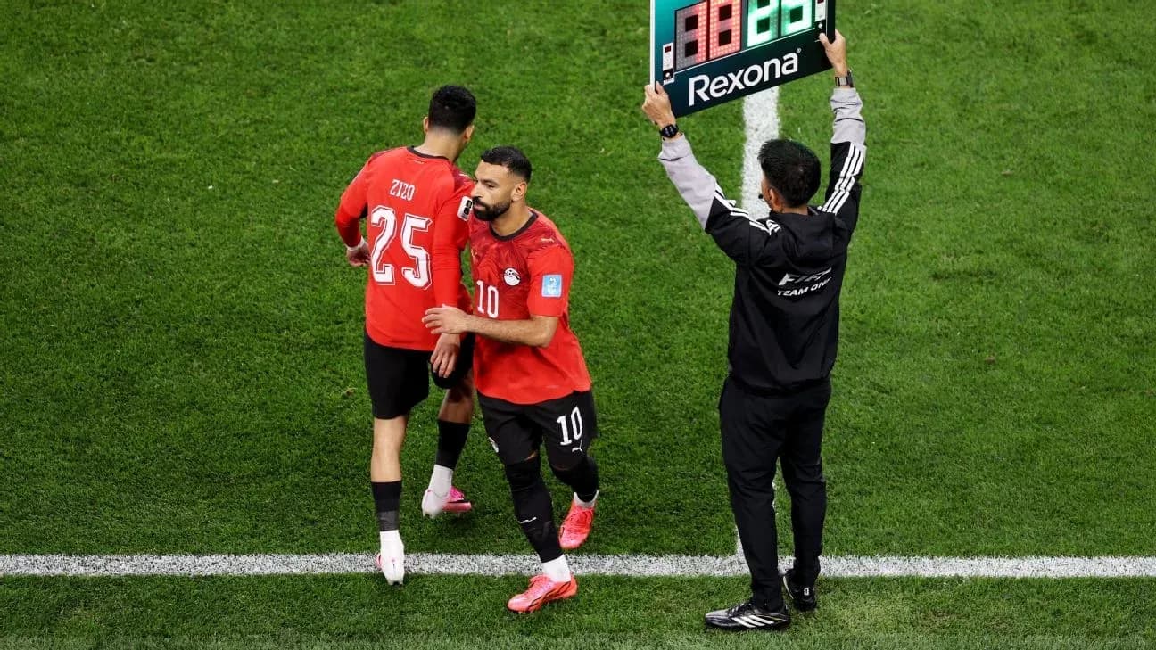 Cambio de jugadores en partido de fútbol Cambio de jugadores en partido de fútbol