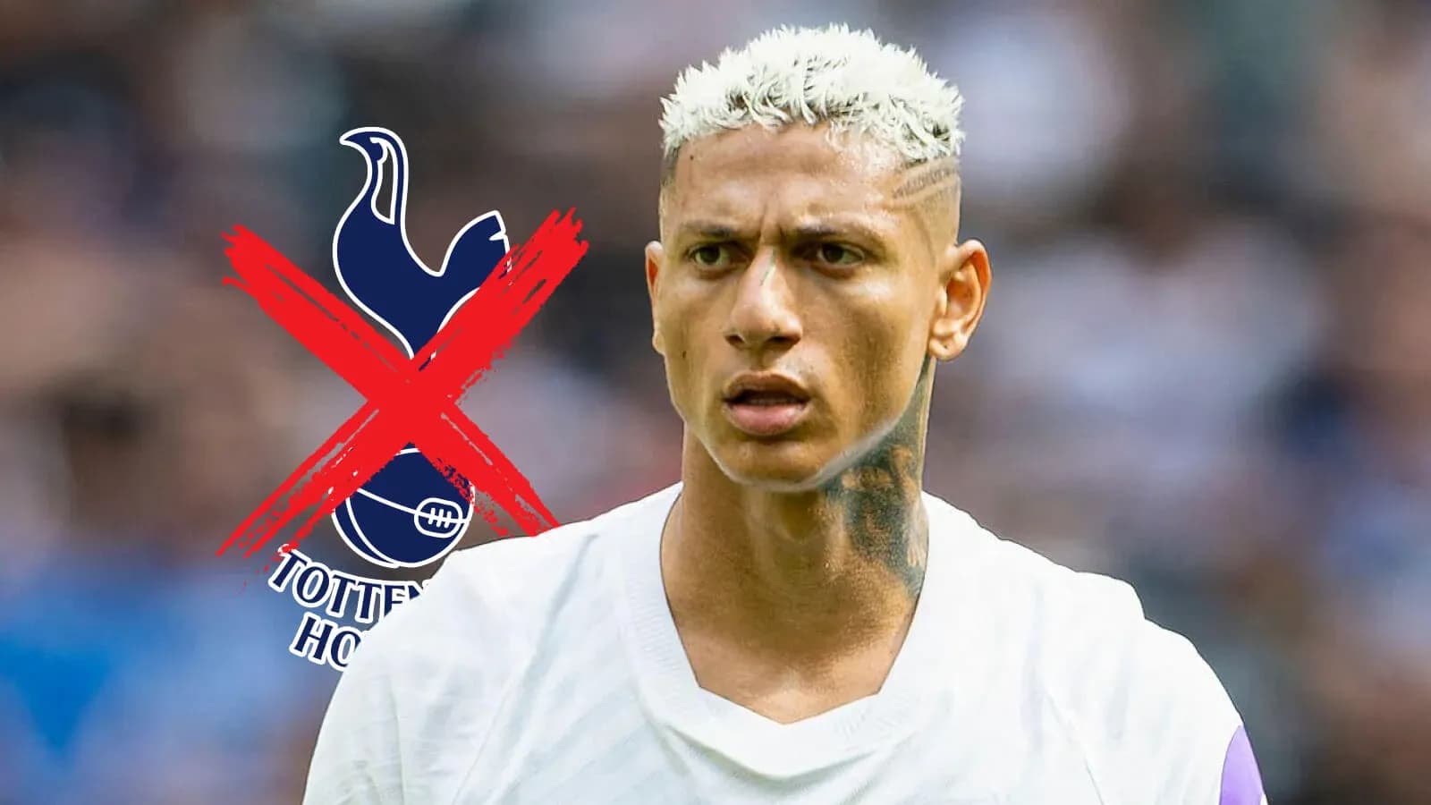 Jugador de fútbol con cabello rubio y tatuajes Jugador de fútbol con cabello rubio y tatuajes